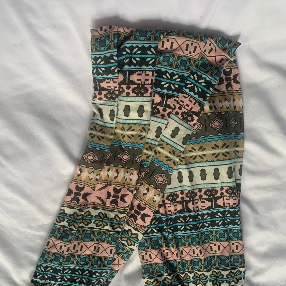 hot kiss girls leggings slightly used :)